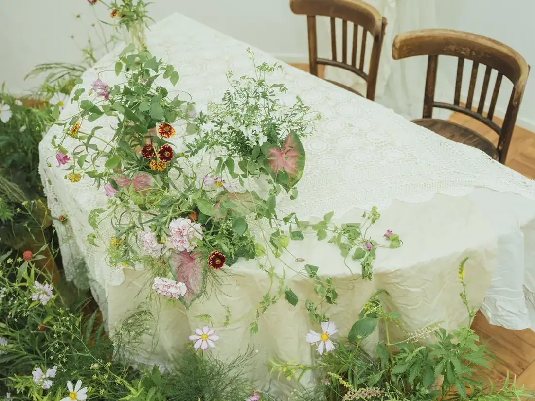 HOVELさんの野の花で飾った高砂